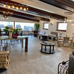 Atelir kovskeho umenia UKOVMI - showroom - dizajnov kovan a nerezov nbytok, svietidl, svietniky, krbov spravy...