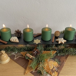 An Advent candle holder for four candles can be decorated with your own taste and fantasy