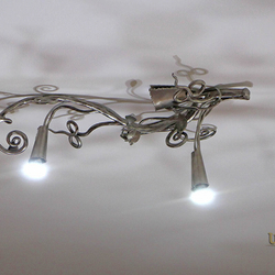 Nerezový šperk ako svetlo - luxusný luster - výnimočné svietidlo tvorené ručne pre interiér v modernom štýle 