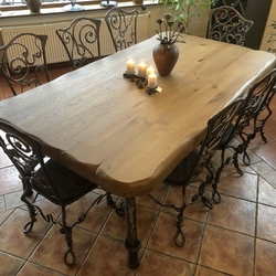 Luxusný ručne kovaný stôl s masívnym dubovým drevom - dizajnový nábytok