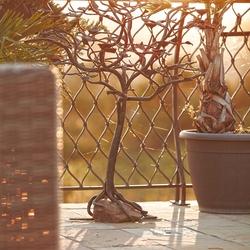 Luxusný kovaný svietnik na terase - ručne kovaný svietnik strom