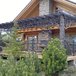 General view of the special cottage patio roofing in the High Tatras – artwork by the UKOVMI blacksmith workshop