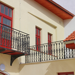 Exteriérové zábradlie na balkón - liatinové zábradlie v historickej budove - meštiansky dom v Spišskom Pdhradí